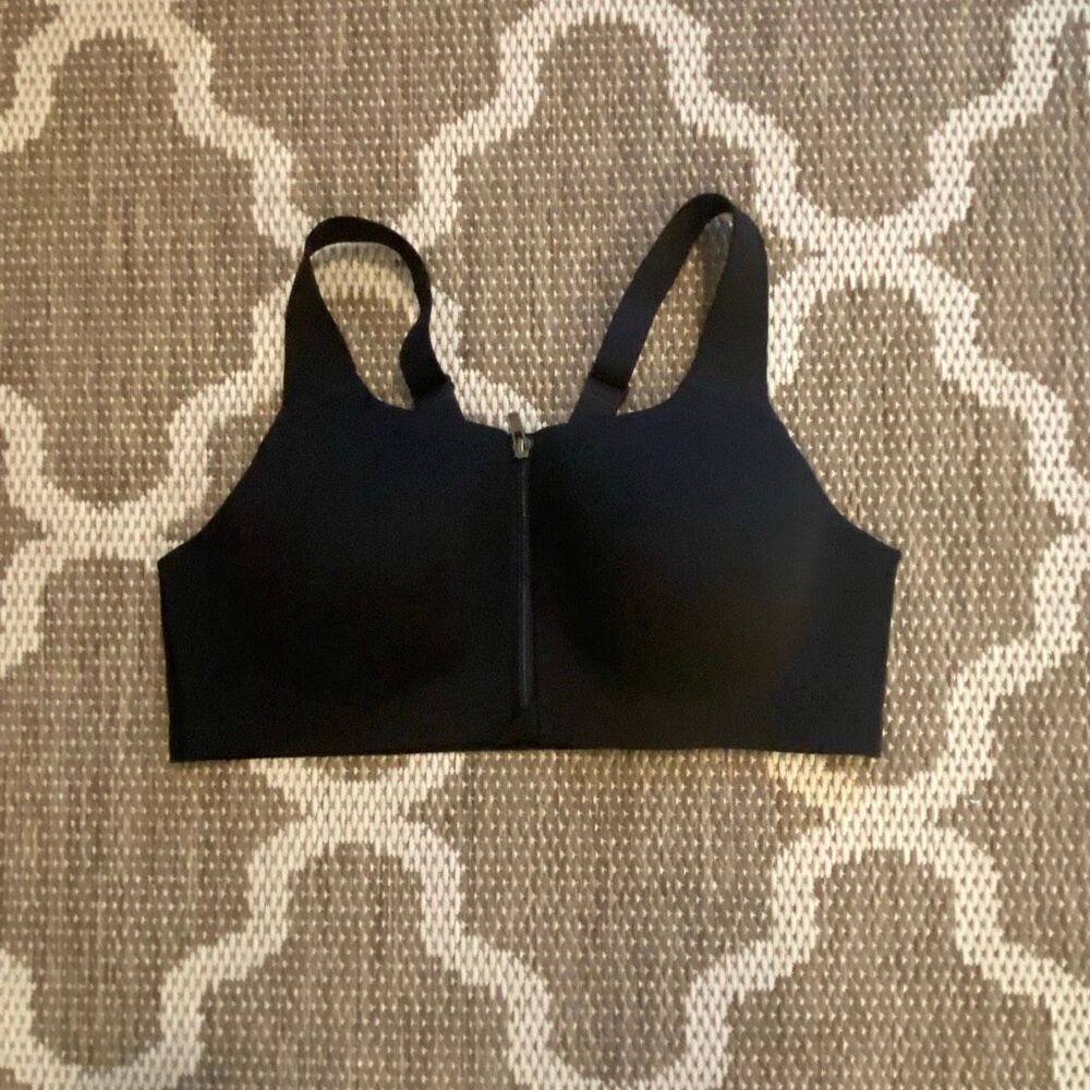 Victoria’s Secret sports bra size 38B